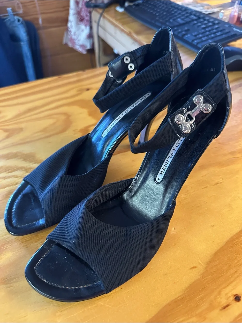 Donald J. Pliner Women's Black Open-Toe Ankle Strap Heels Size 7.5